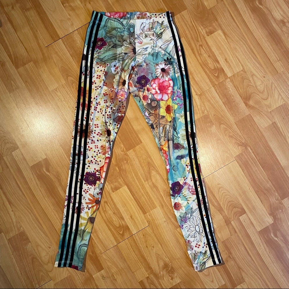 Adidas floral print three stripe leggings. XS